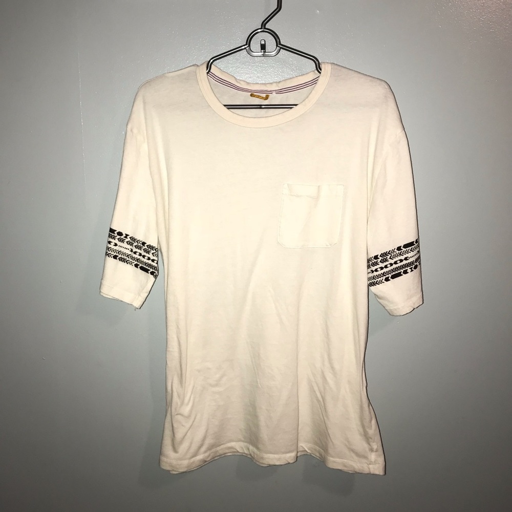 White trendy t-shirt